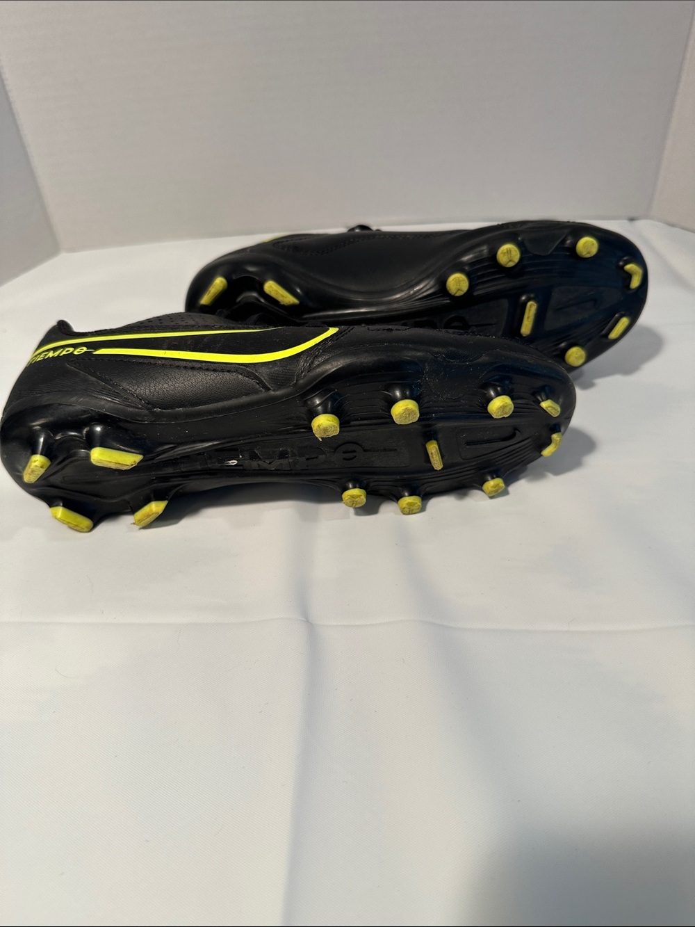 Nike Kids Black Soccer Cleats with Neon Yellow Swoosh size 5Y - Picture 10 of 10
